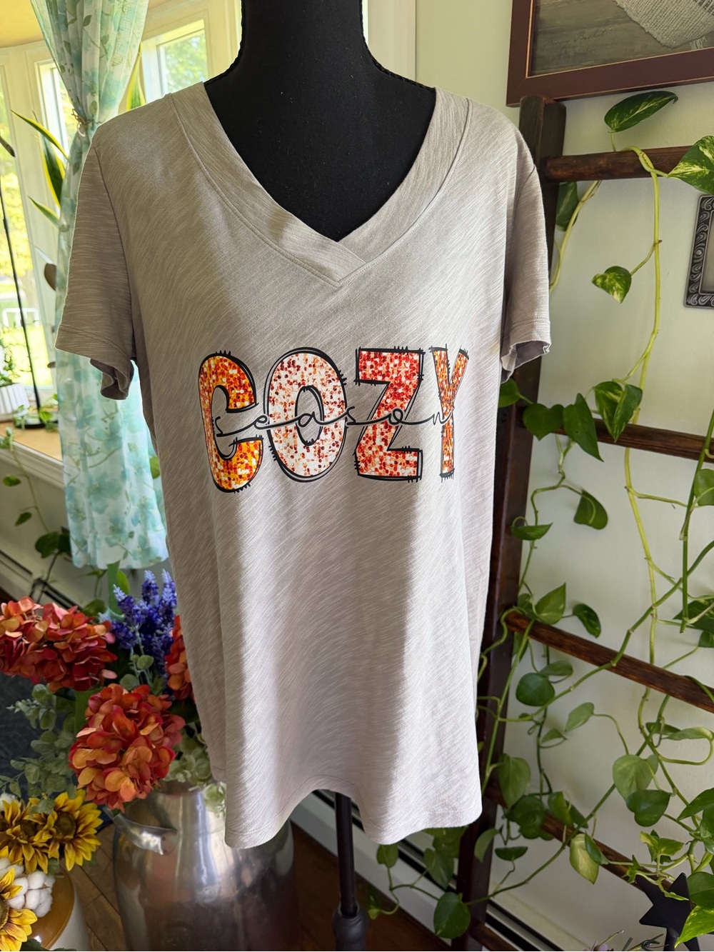 Light Brown V‑Neck 'COZY' Graphic Tee with Autumn Lettering - Picture 2 of 4